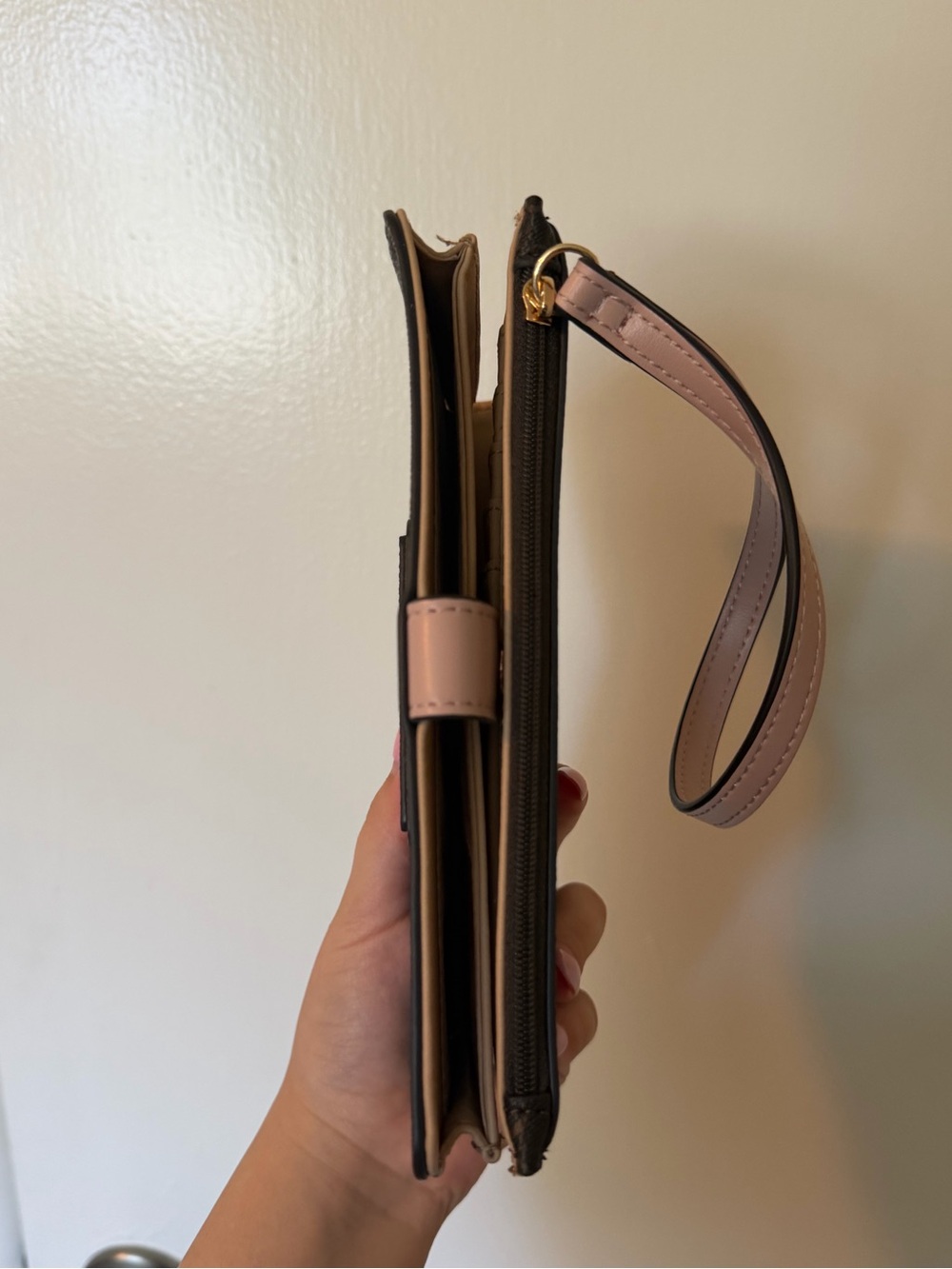 Guess Signature Brown and Pink Wallet Like New - Picture 4 of 13